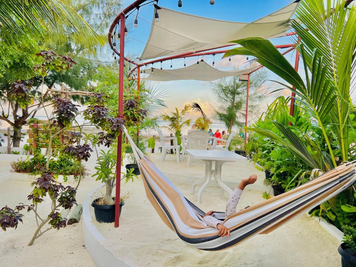 Pelican Beach Maafushi Exterior photo