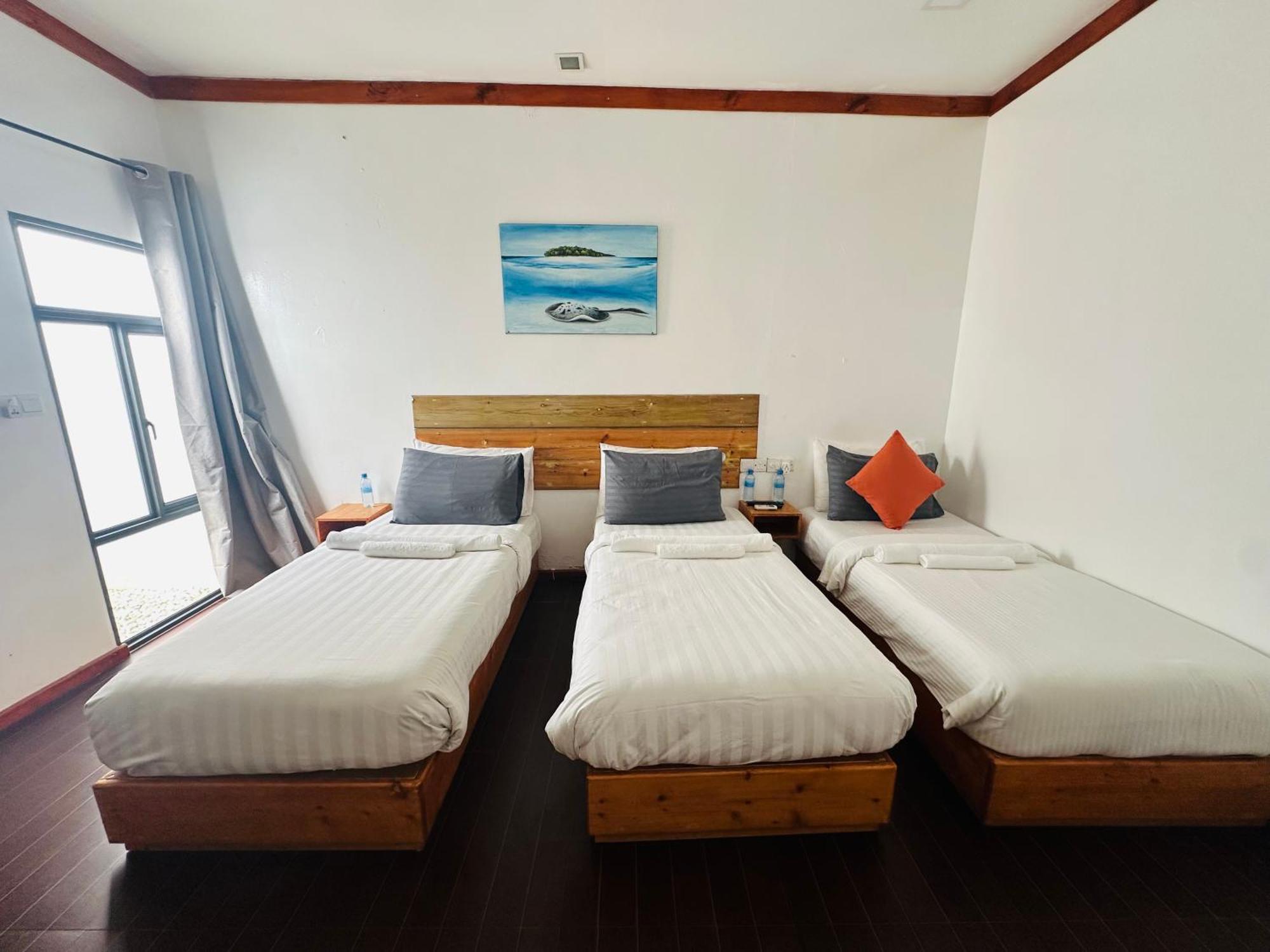 Pelican Beach Maafushi Exterior photo