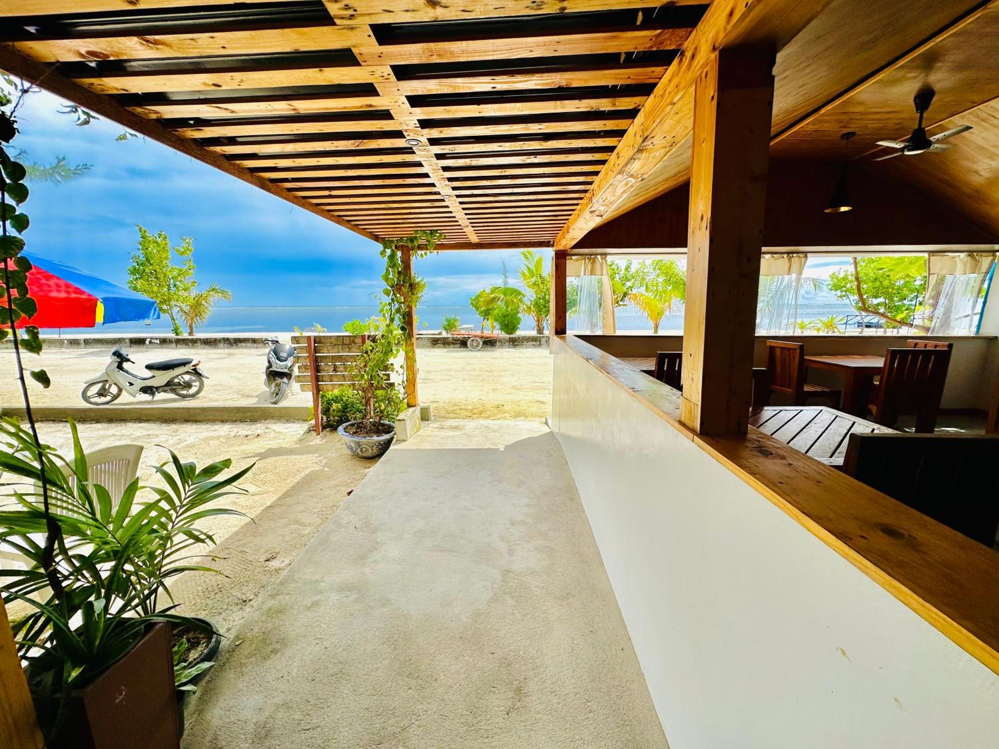 Pelican Beach Maafushi Exterior photo
