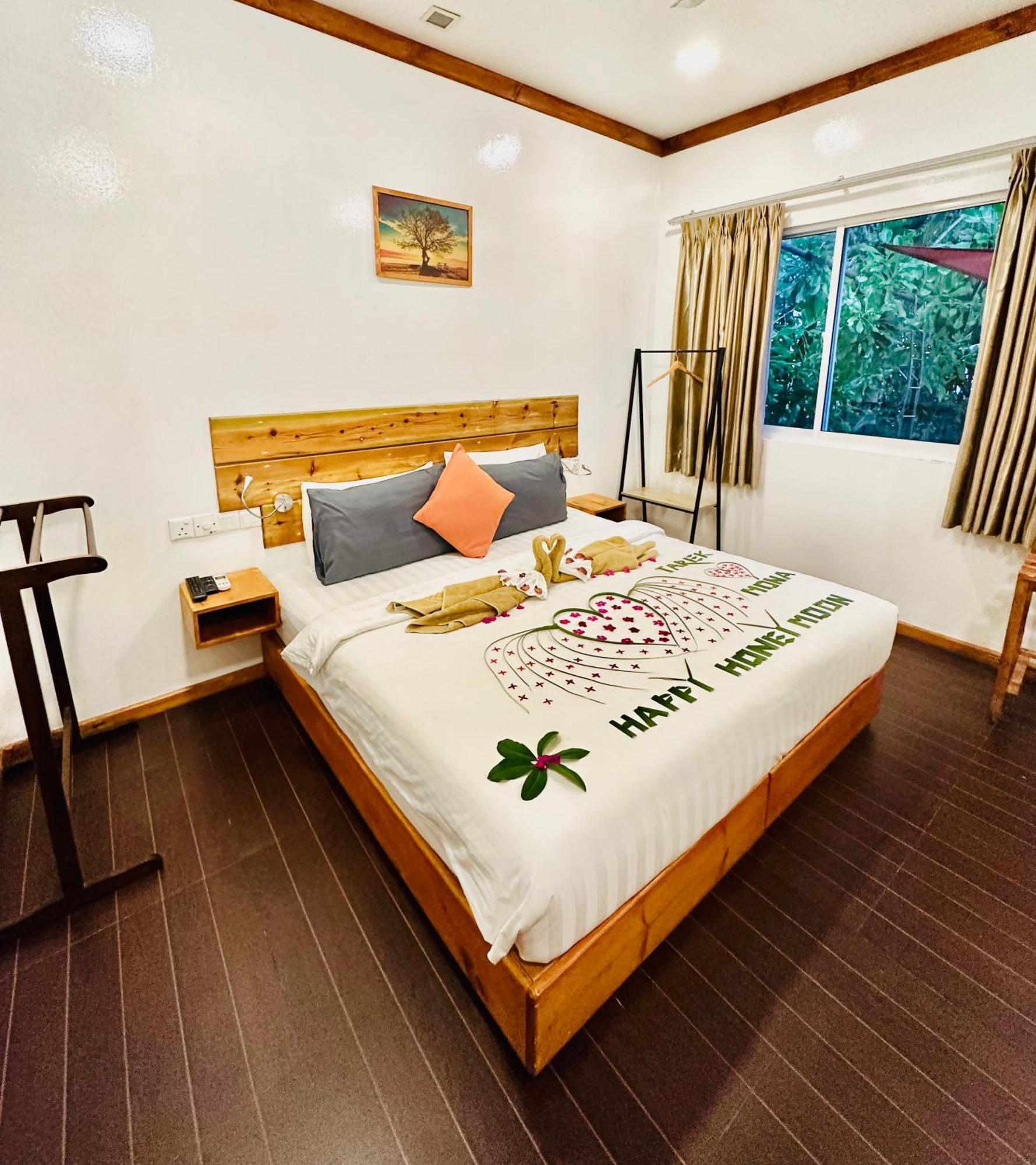 Pelican Beach Maafushi Exterior photo