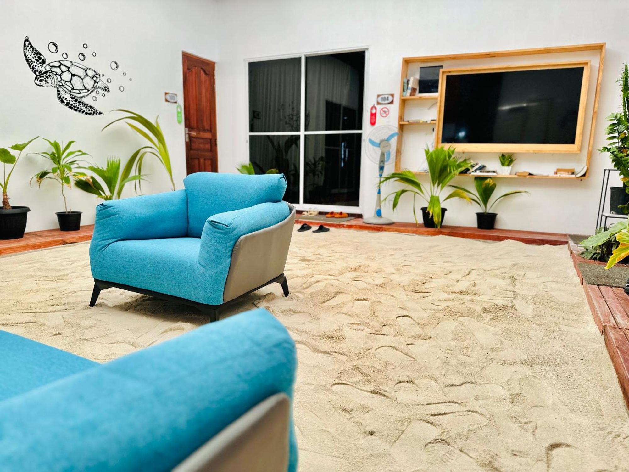 Pelican Beach Maafushi Exterior photo
